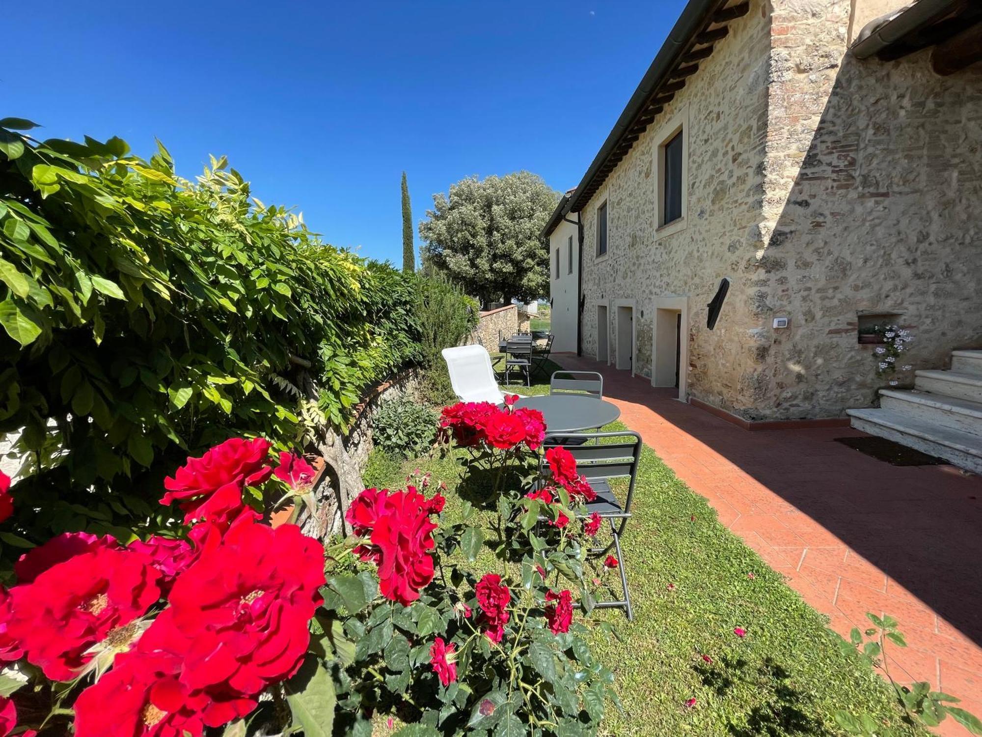 Agriturismo Castello Di Montauto San Gimignano Luaran gambar